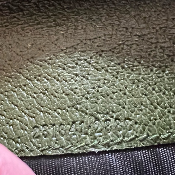 Gucci Logo Wallet - Picture 8 of 9